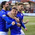  Queens pick up a point on the road